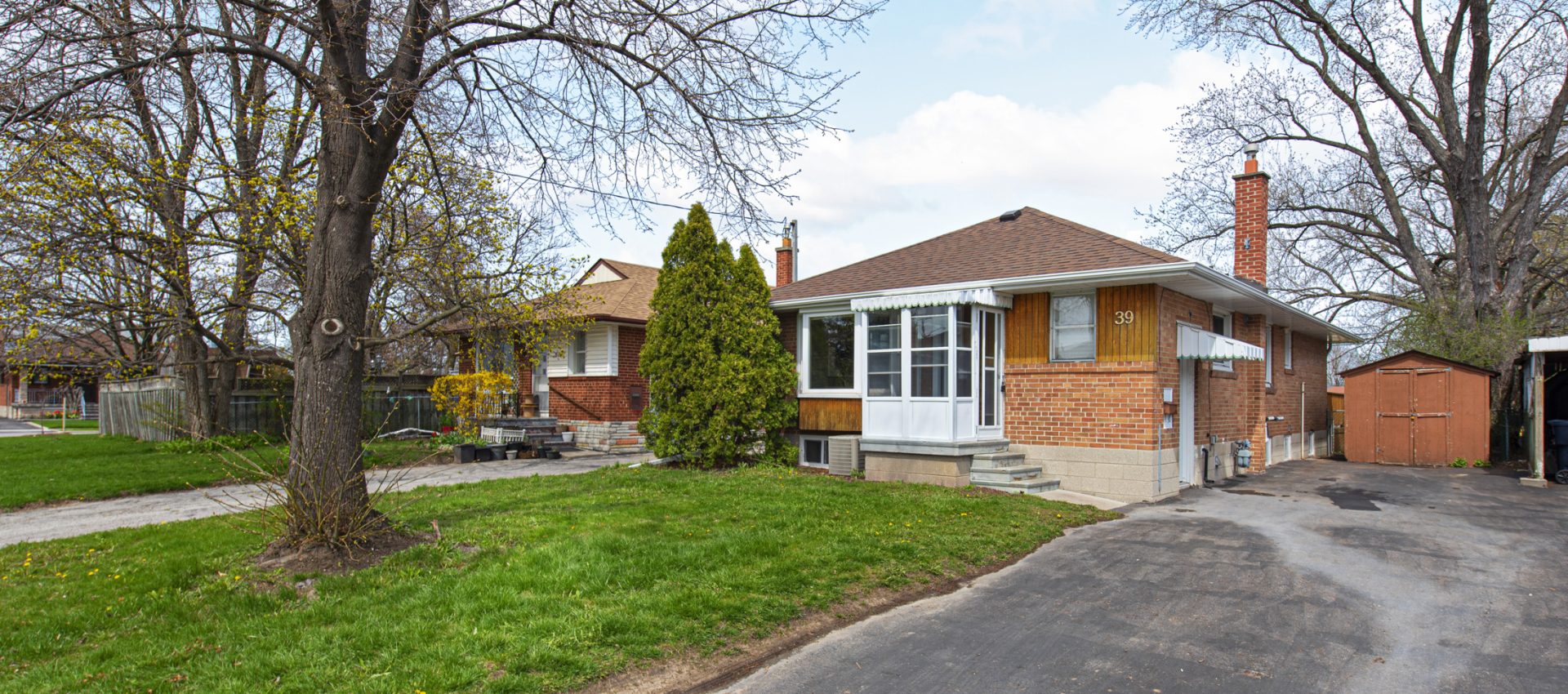 39 Amberley Dr, Toronto • Toronto Real Estate Photography & Video Tour -NAV